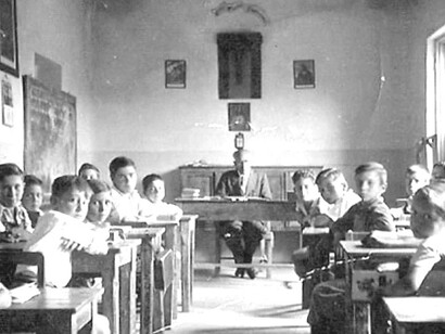 Interior de la Escuela de don José, en el desaparecido barrio del Cerro de la Cabaña, Madrid
