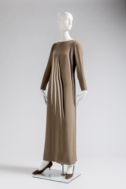 James Galanos, Dress, 1963. Staron silk crepe. Collection of David Nash. Photo by Ken Howie.