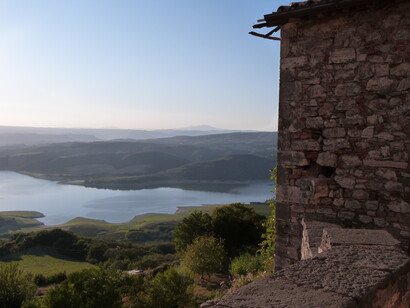 Il lago visto dal borgo
