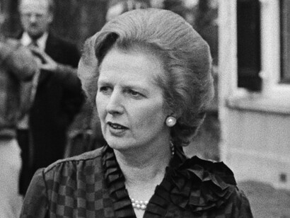 Margaret Thatcher, símbolo del neoliberalismo, gobernó el Reino Unido y defendió un individualismo radical, resumido en su frase: "La sociedad no existe, solo existen hombres y mujeres individuales"