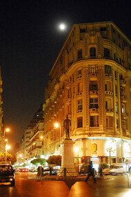 Talaat Harb di notte, cuore commerciale del Cairo