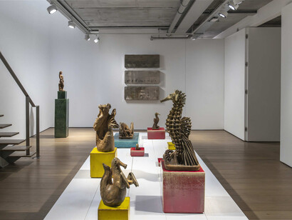 Johan Creten, Far removed from the numbing speed, exhibition view. Courtesy of Almine Rech