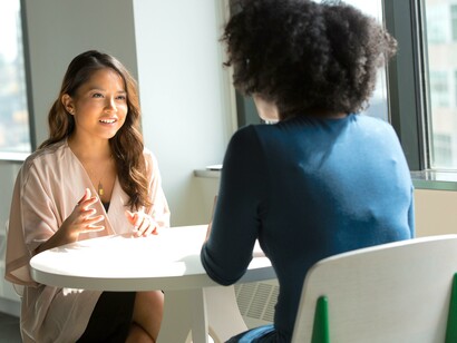 Exige-se credibilidade, conhecimento aprofundado e experiência para resolver problemas concretos