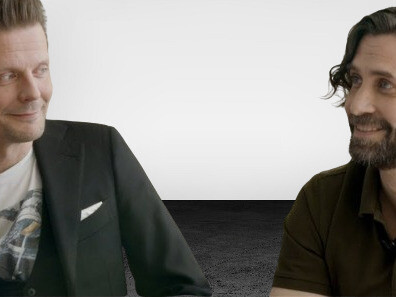 Sam Lake, diretor do jogo Alan Wake, ao lado do intérprete do personagem Alan, Ilkka Villi