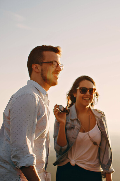 A amizade, segundo Aristóteles, é fundamental para a vida em sociedade e deve ser cultivada como um dos maiores bens humanos
