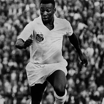 Jogador de futebol Pelé. Ele marcou 1283 gols em 1363 jogos