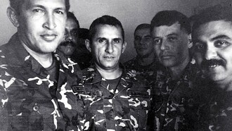 En 1992, Hugo Chávez y otros cuatro tenientes coroneles intentaron un golpe de Estado contra Carlos Andrés Pérez