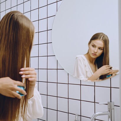 I rituali di cura dei capelli possono rafforzare il senso di appartenenza a una comunità, celebrando tradizioni, texture e storie comuni