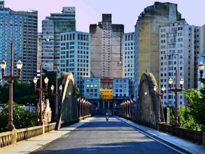 Conheça o papel do Viaduto Santa Tereza como epicentro do hip hop em Belo Horizonte, onde música, dança e arte se encontram