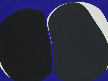 Contrasti, fondi blu e materia poetica. Courtesy of Galleria d‟Arte 2000 & Novecento