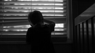 "¿Cuándo vuelve papá?", pregunta la nieta. "Cuando afloje la tormenta", le contesto. Pero eso nunca sucederá