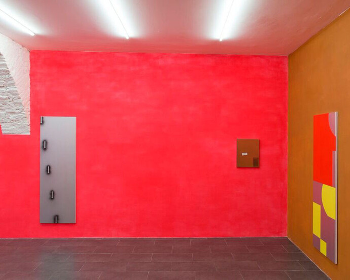 Nick Oberthaler featuring Nico Vascellari, Exhibition view. Courtesy of Galerie Emanuel Layr