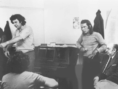 Theodorakis (izquierda) creó una versión musical del «Canto General» de Neruda (derecha)