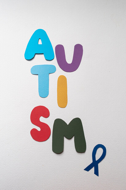 Jogo de palavras e símbolo de conscientização para o autismo