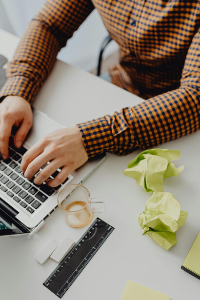 O que fazer quando o perfeccionismo e a autocrítica atrapalham sua capacidade de escrever e geram frustração