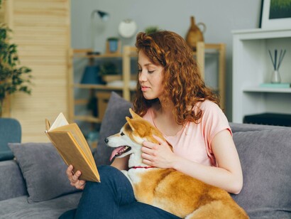 Infância feliz rodeada de vida por todos os lados — livros, animais, afeto — Teresa cresce em harmonia e amorosidade. Mas o tempo é alado e chega o dia em que precisa se mudar. Os estudos são adequados na capital. O sofrimento maior foi deixar os animais do seu paraíso
