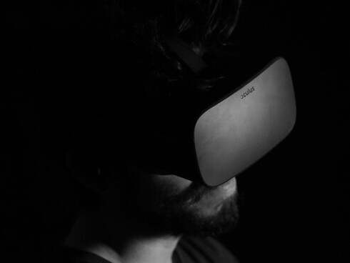 La sensación de presencia en un mundo virtual puede generar impactos emocionales profundos, desde el asombro hasta la desorientación sensorial