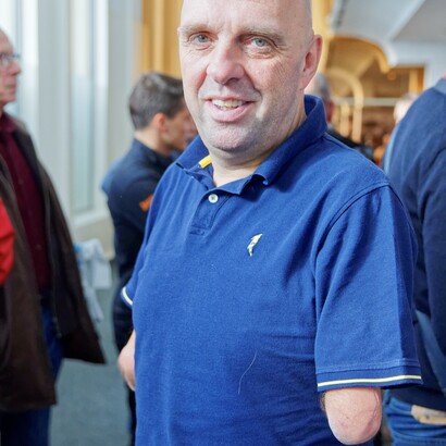 Philippe Croizon, né le 5 mars 1968 est connu pour avoir surmonté des défis extraordinaires après avoir perdu ses quatre membres à la suite d'un accident en 1994