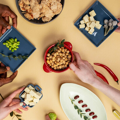 Tentativi di creare prodotti vegetali che abbiano una consistenza paragonabile a quella di una bistecca richiedono processi industriali, con tutte le conseguenze sull'impatto ambientale e inevitabilmente anche sul prezzo