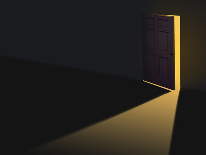 La porta socchiusa: "La parola introspezione si apre come una porta socchiusa su un giardino segreto"