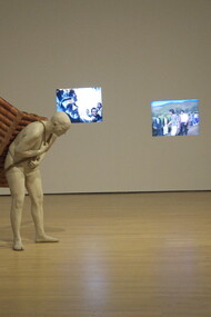 Adrian Paci, Vie en transit. Photographie Luis Rokeach, 2014