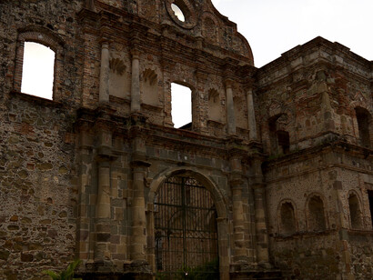 Compañía de Jesus, una orden religiosa fundada con el propósito de defender la ortodoxia católica y combatir la expansión del protestantismo. Ruinas del antiguo Convento de la Compañía de Jesús, Ciudad de Panamá, Panamás