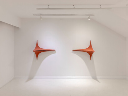 Andrés Arzuaga, Y esta imagen, reflejo de qué, vista de exhibición. Cortesía de la Galería Miranda Bosch