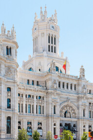 Aproveite uma curta visita a Madrid e descubra como explorar sete pontos turísticos imperdíveis em apenas oito horas. Da vista panorâmica no 360º Rooftop Bar à majestade do Palácio Real, veja como otimizar seu tempo na capital espanhola