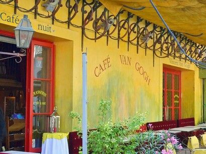 Foto do antigo Café Van Gogh, em Arles, na França. Chegados a Arles só conseguimos imaginar a casa amarela onde viveu o artista, pois desta nada resta, a não ser o local onde foi construída e onde conviveu com o pintor Gaugin