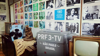 Descubra o Museu da TV Brasileira em São Paulo, um tesouro para os entusiastas da comunicação. Com um acervo de mais de 100 mil itens, o museu narra a história da televisão no país, homenageando pioneiros e profissionais do setor. Foto/Reprodução São Paulo City