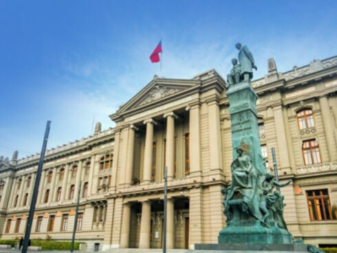 Corte Suprema de Chile: está compuesta por 21 integrantes llamados Ministros, de los cuales uno es su Presidente