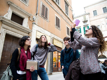 Perugia, workshop didattico interdisciplinare The sound identity of places. Perugia, via Mazzini: da via Nuova a nuova via, sopralluogo in via Mazzini