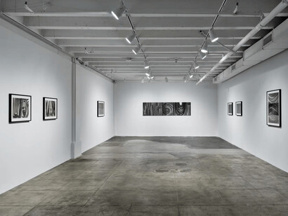 Luchita Hurtado, Yo soy, vista de exhibición. Cortesía del Hauser & Wirth Gallery 