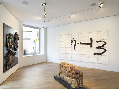 Jannis Kounellis, Arnulf Rainer, Antoni Tàpies. Courtesy of Galerie Lelong