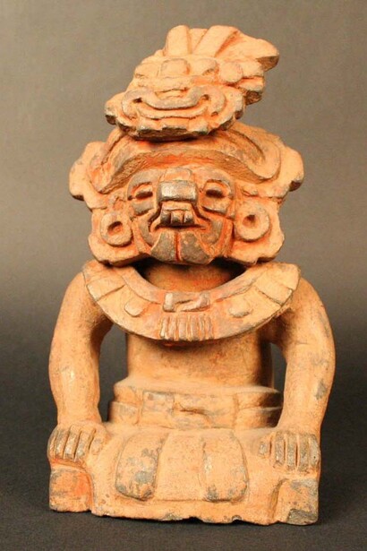 Urna funeraria. Cocijo: Dios de la Lluvia

Materiales: Cerámica

300- 900 d.C. Monte Albán III-A , III-B

Medidas: 185mm de alto x 97mm de ancho