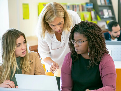 Professoras participam de atividade sobre como estimular o curso de licenciatura entre alunos do ensino médio