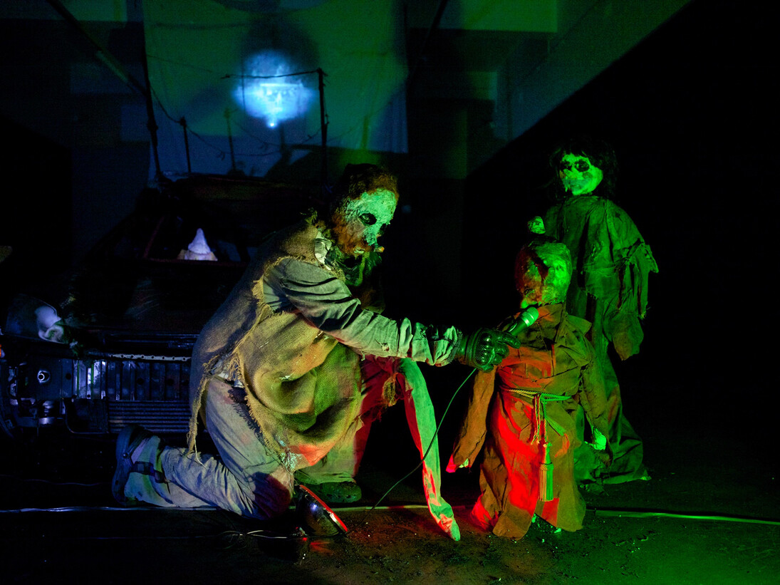 Cian Donnelly, Train Stop, 12min live performance, Golden Thread Gallery, Belfast, 2013. Photo courtesy of Paddy Kelly