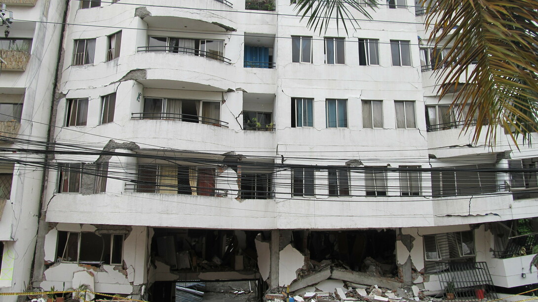 Aquí se entiende que no vivimos una sola crisis, sino varias superpuestas: climática, hídrica, económica y social. Foto tomada el día 14 de agosto de 2026, 8 días después del terremoto que afectó la ciudad de Cali, Colombia 