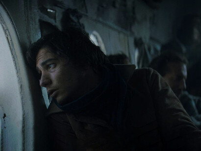 Para seguir con vida, el grupo tomó la dolorosa decisión de alimentarse de los cuerpos de sus compañeros fallecidos, una acción que marcó su historia para siempre