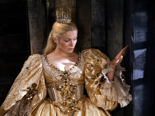Catherine Deneuve nel film "La favolosa storia di Pelle d'Asino"