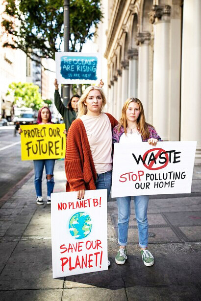 "Basura No. A parar la polución", protestan con sus carteles los jóvenes activistas