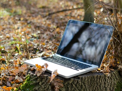 A bomba atômica é exemplo do paradoxo que vivemos. Enquanto avançamos muito tecnologicamente, o próprio ser humano coloca em risco a perpetuação da vida humana no planeta
