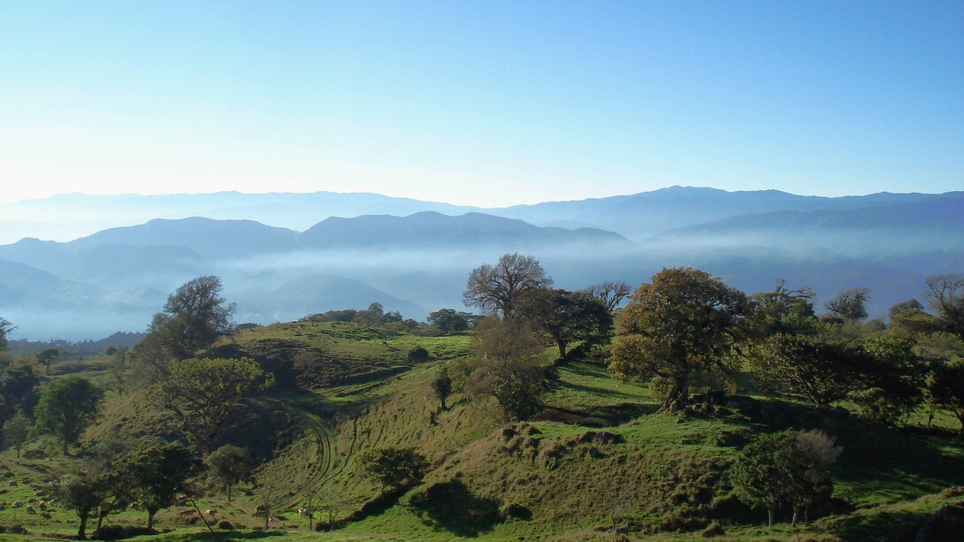 Vista parcial de las serranías del sureste de Costa Rica, desde las estribaciones del volcán Irazú. Foto: Luko Hilje
