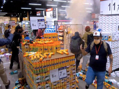 Manifestantes expresan su indignación por el asesinato de Joao Alberto Silveira Freitas