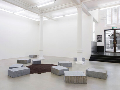 Installation view. Il panorama verso oltremare intorno dove le stelle si avvicinano di una
spanna in più, 2001, Diorite granite stones, Oltremare paint, 10 x 23 x 31 in. (25.4 x 58.4 x 78.7)
