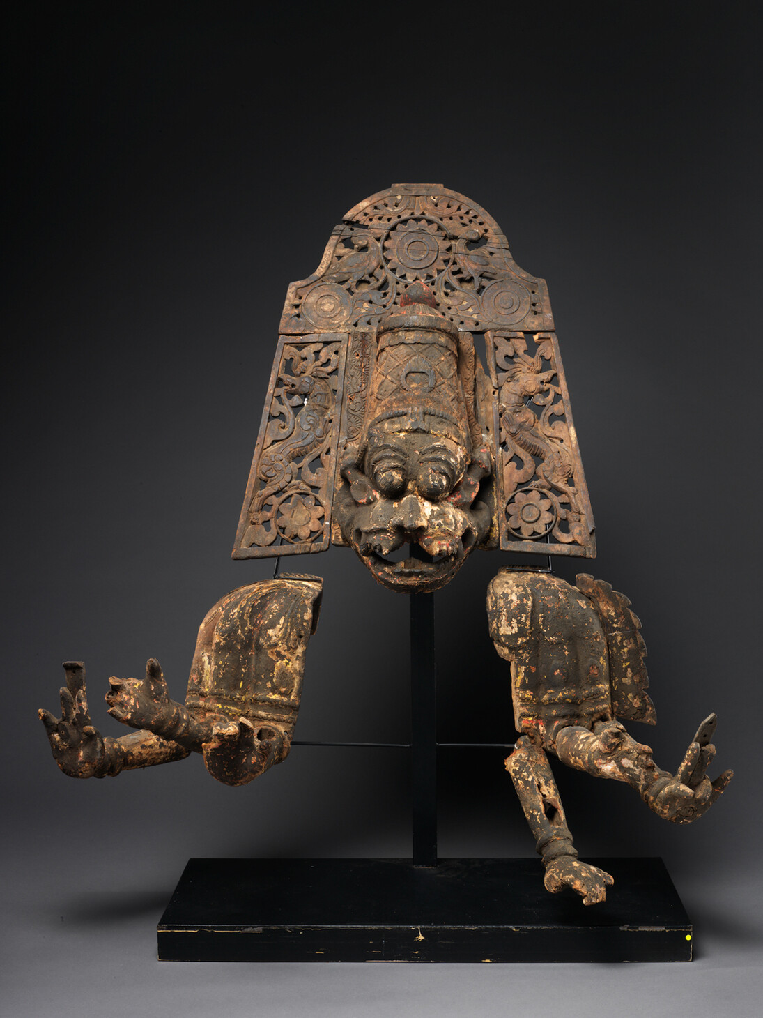 Narasimha South India (Tamil Nadu), ca. 1700–1750 Wood with cloth and polychrome H. (with stand) 47 1/2 in. (120.7 cm); W. 40 in. (101.6 cm ); D. 20 in. (50.8 cm) Purchase, The Vincent Astor Foundation and Miriam and Ira D. Wallach Foundation Gifts, 2015
Photo: Courtesy of The Metropolitan Museum of Art