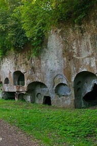 Sutri´s necropolis, surrounded by vegetation