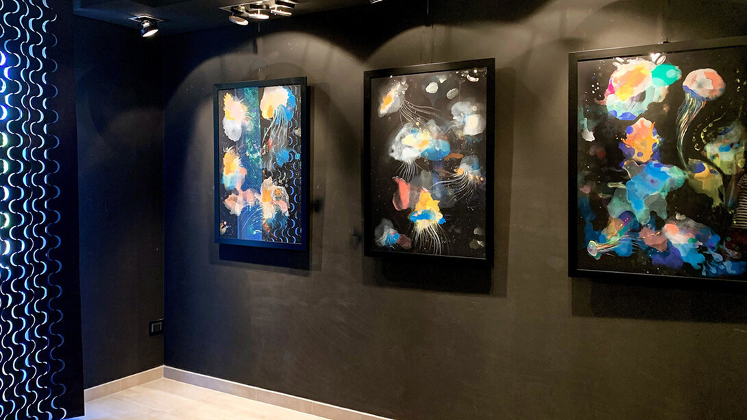 Installazione delle opere in galleria