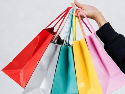 Em um universo em que tudo é mercadoria, será saudável que também nós sejamos reduzidos a uma mercadoria a ser exibida nas redes sociais? São questionamentos que realizamos diante das situações que a vida nos propõe, a de buscarmos viver nesse universo líquido em que ora nos encontramos