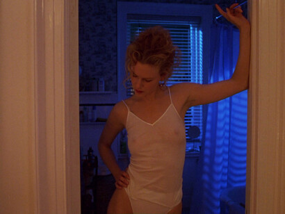 Scena tratta dal film "Eyes wide shut" di Stanley Kubrick (1999) in cui Nicole Kidman indossa il top bianco Hanro